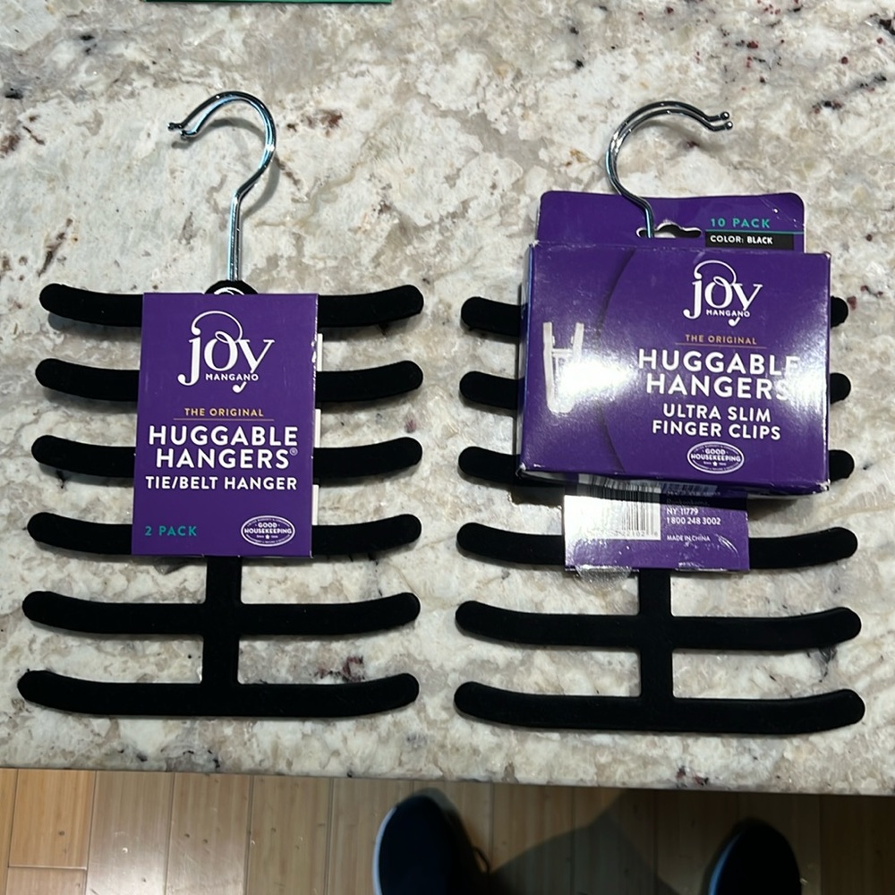 Joy mangano huggable hangers set with extra clips
